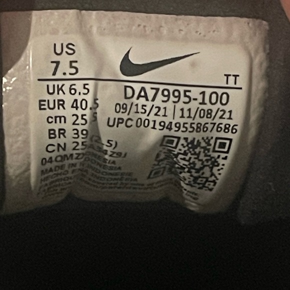 Nike Waffle One 'Summit White - Picture 5 of 5